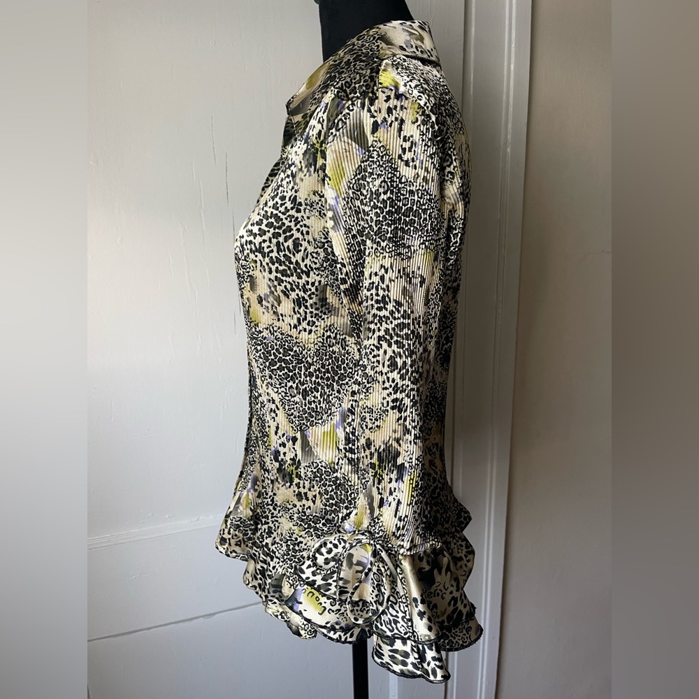 Essentials by Milano Black and White Ruffled Button Down Blouse - Picture 4 of 6